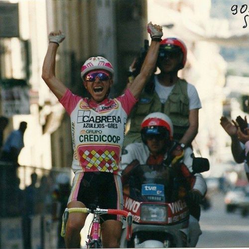 Montoro ganando la primera etapa de la Vuelta Sedaví 1990