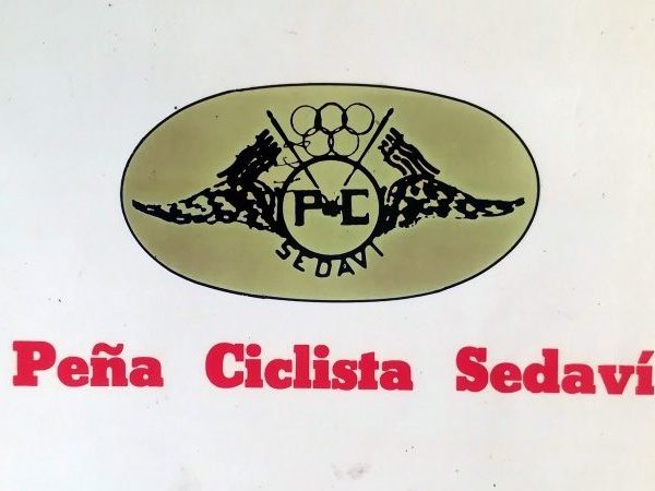 Equipo Automóviles Benetússer de la categoría cadete de la Peña Ciclista Sedaví – 1987