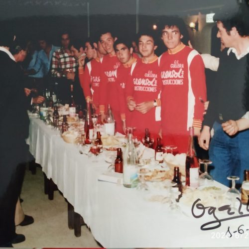 Presentación del equipo cadete «Construcciones Arensol» del Club Ciclista Cullera (Valencia) – 1977