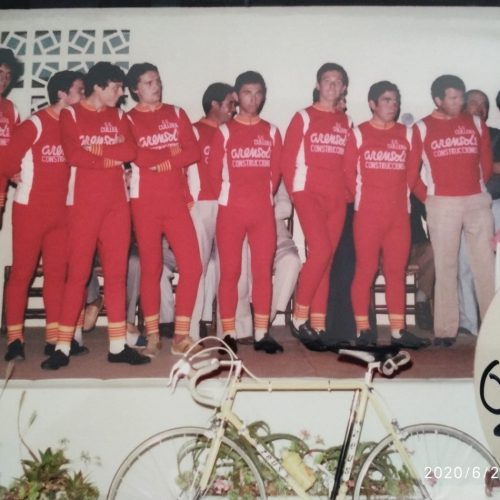Presentación del equipo cadete «Construcciones Arensol» del Club Ciclista Cullera (Valencia) – 1977
